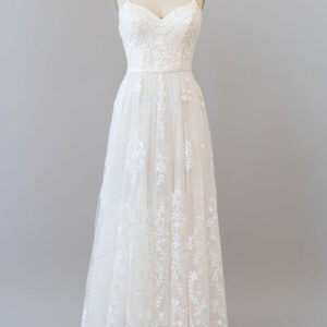 Chic Long A-line Sweetheart Spaghetti Strap Appliques Tulle Wedding Dress