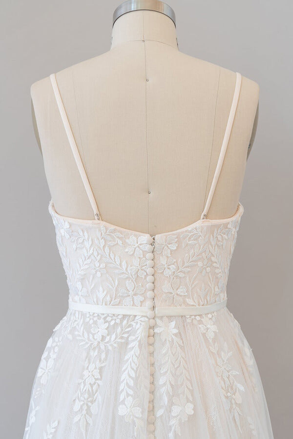 chic-long-a-line-sweetheart-spaghetti-strap-appliques-tulle-wedding-dress-showprettydress-7 Chic Long A-line Sweetheart Spaghetti Strap Appliques Tulle Wedding Dress - Image 7