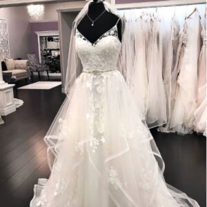 Elegant Long A Line Tulle Lace V Neck Spaghetti Straps Wedding Dress