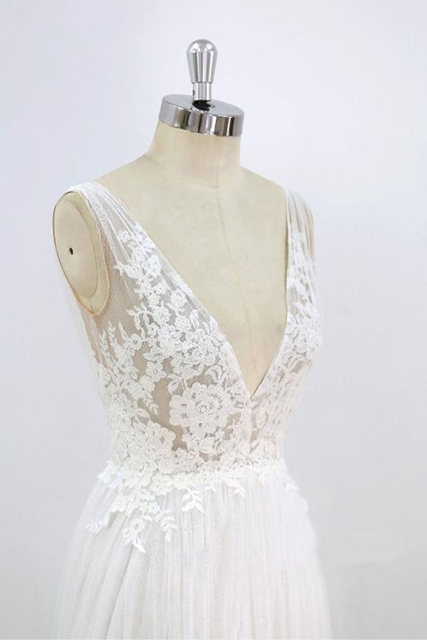 long-a-line-v-neck-lace-tulle-open-back-wedding-dress-showprettydress-5 Long A-line V-neck Lace Tulle Open Back Wedding Dress - Image 5