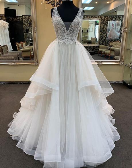 long-a-line-v-neck-tulle-lace-wedding-dress-showprettydress-2 Long A-line V-neck Tulle Lace Wedding Dress - Image 2